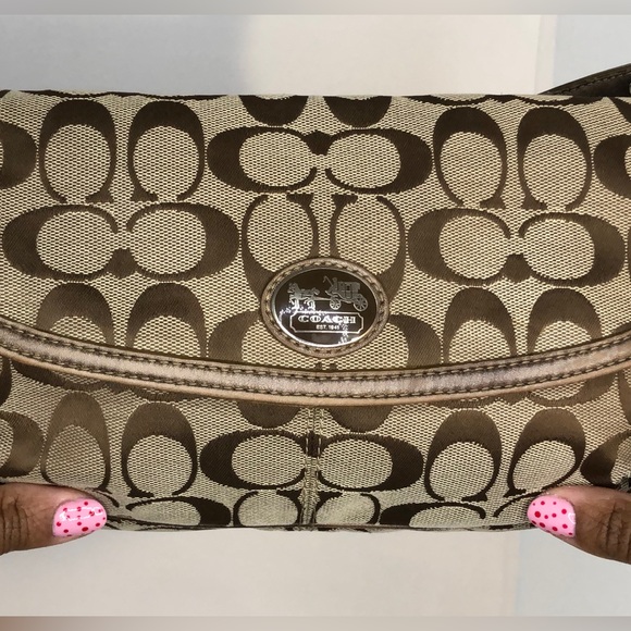 ✨SOLD✨ COACH Signature Canvas Khaki Small Shoulder Bag - 44014 - Picture 3 of 12